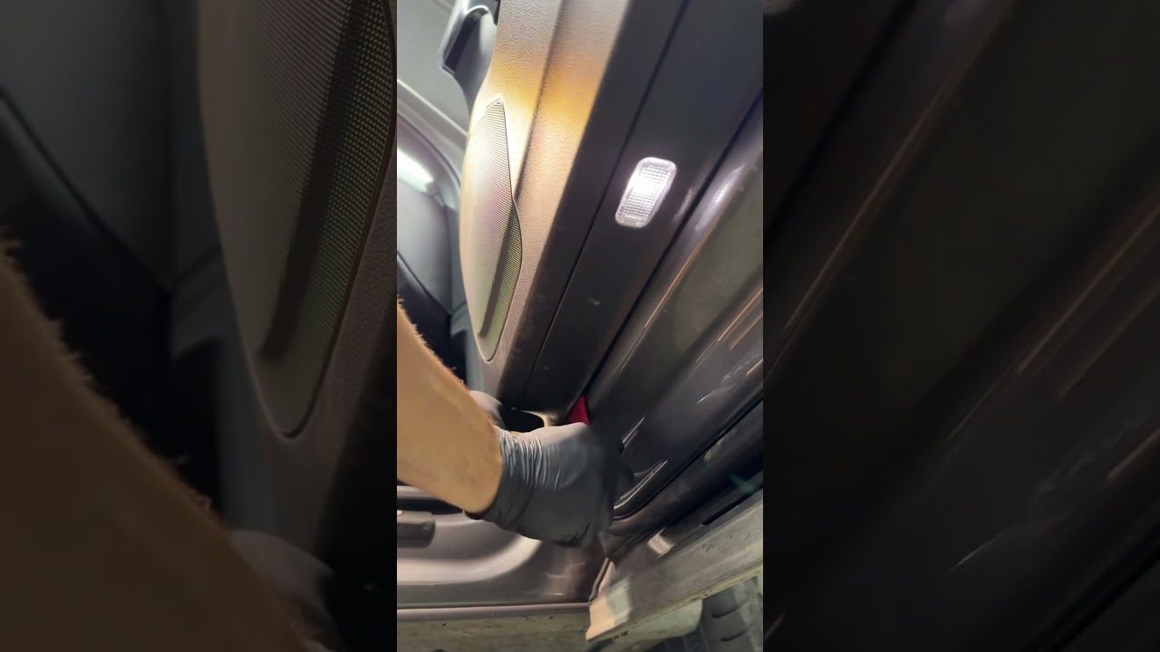 how to remove audi q7 door panel in 33 seconds #asmr #audiq7 #audi #doorpanel