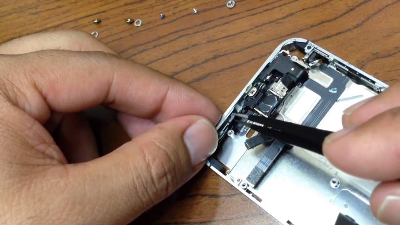 iPHONE 4S, HOW TO FIX THE POWER BUTTON. COMO REPARAR EL BOTON DE POWER. (PART 2)