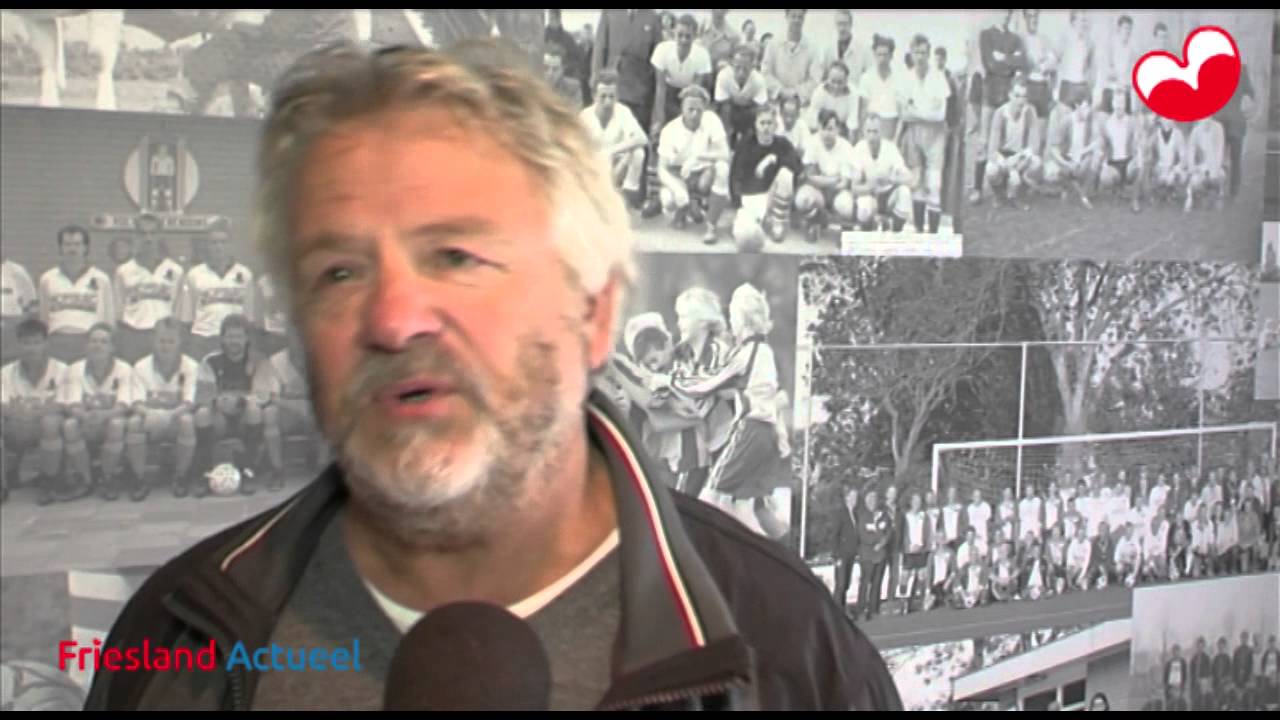 Tonnie de Vries over de historische wand bij SC Bolsward