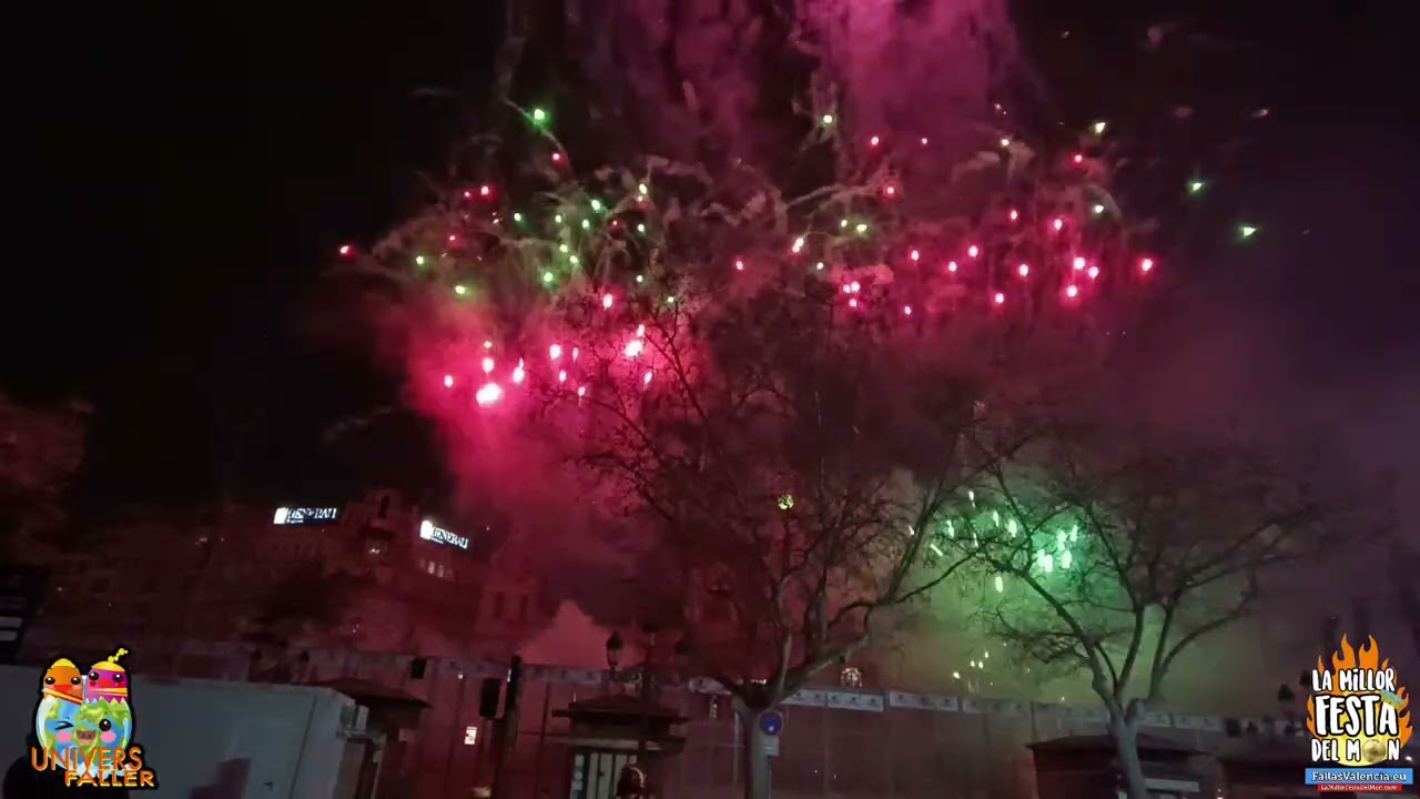 Castillo en la plaza del Ayuntamiento de Valencia 8 de Marzo 2026