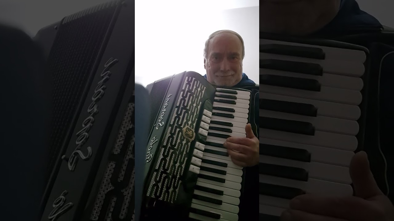 MI VA DI CANTARE (Louis Armstrong) - cover karaoke alla fisarmonica di Claudio. 