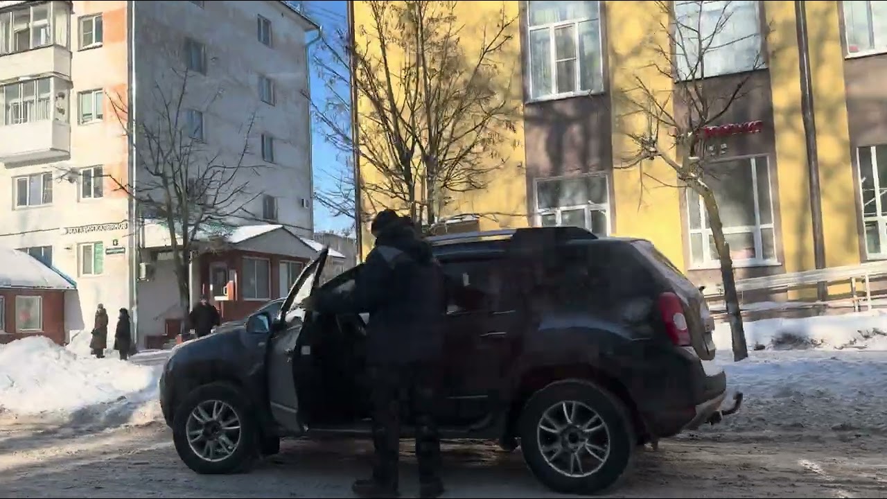 Громкая 2105 Автозвук по городу реакции на громкую музыку 
