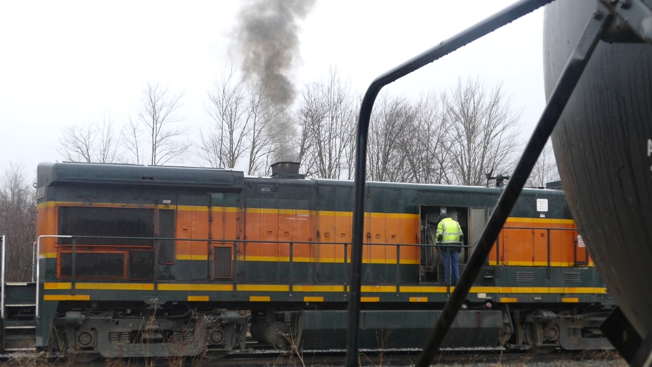 EMD GP35R and GE B23-7 double start-up