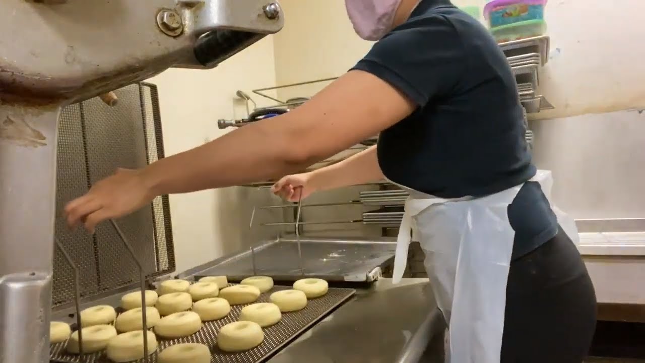 Opening my Coffee/Donut Shop: Part 2 Decorating Donuts *STAR DONUT*