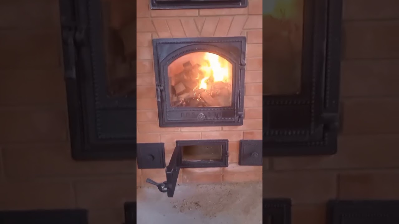 каминопечь из кирпича 4х3,5 кирпича, с большой каминной дверцей и хлебной камерой