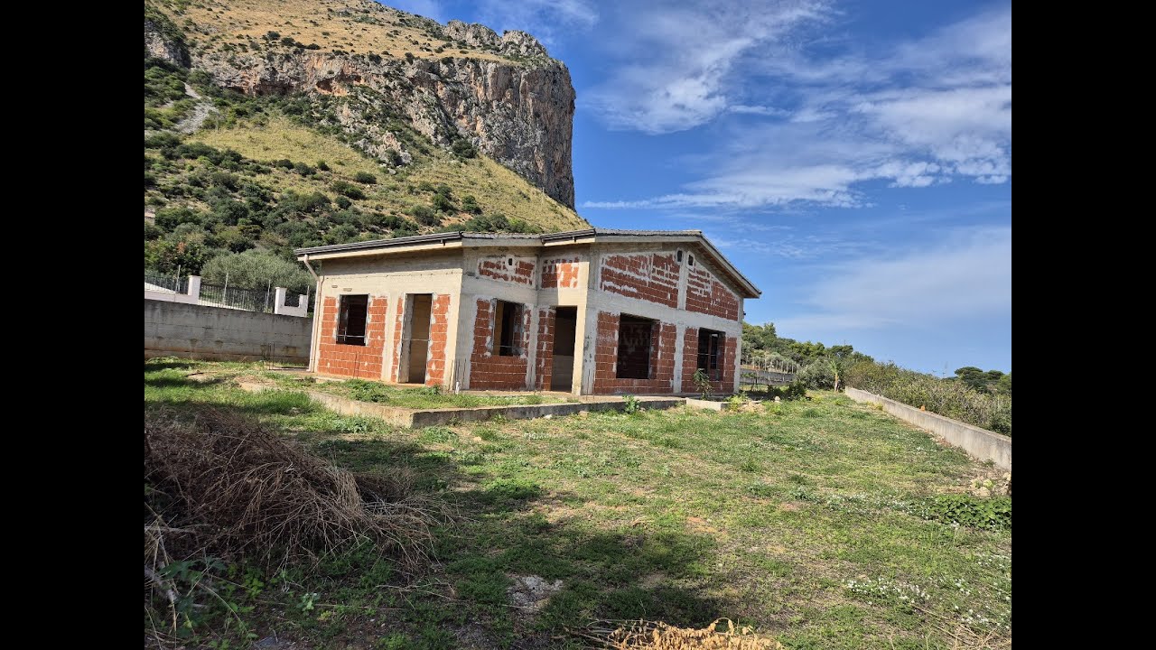 IN CARINI, NEAR THE STATION, TECNOHOME INVESTMENTS PRESENTS FOR SALE: