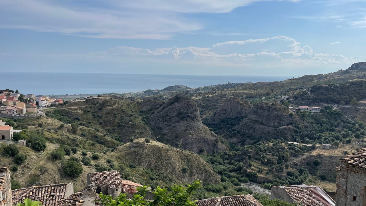 PENTEDATTILO borgo in Calabria