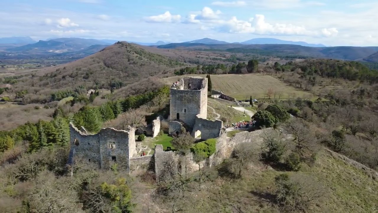 vue aérienne château de Rochefort en Valdaine
