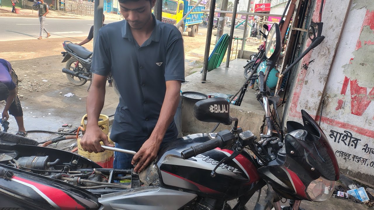 Bajaj Discover 125 cc Service 
