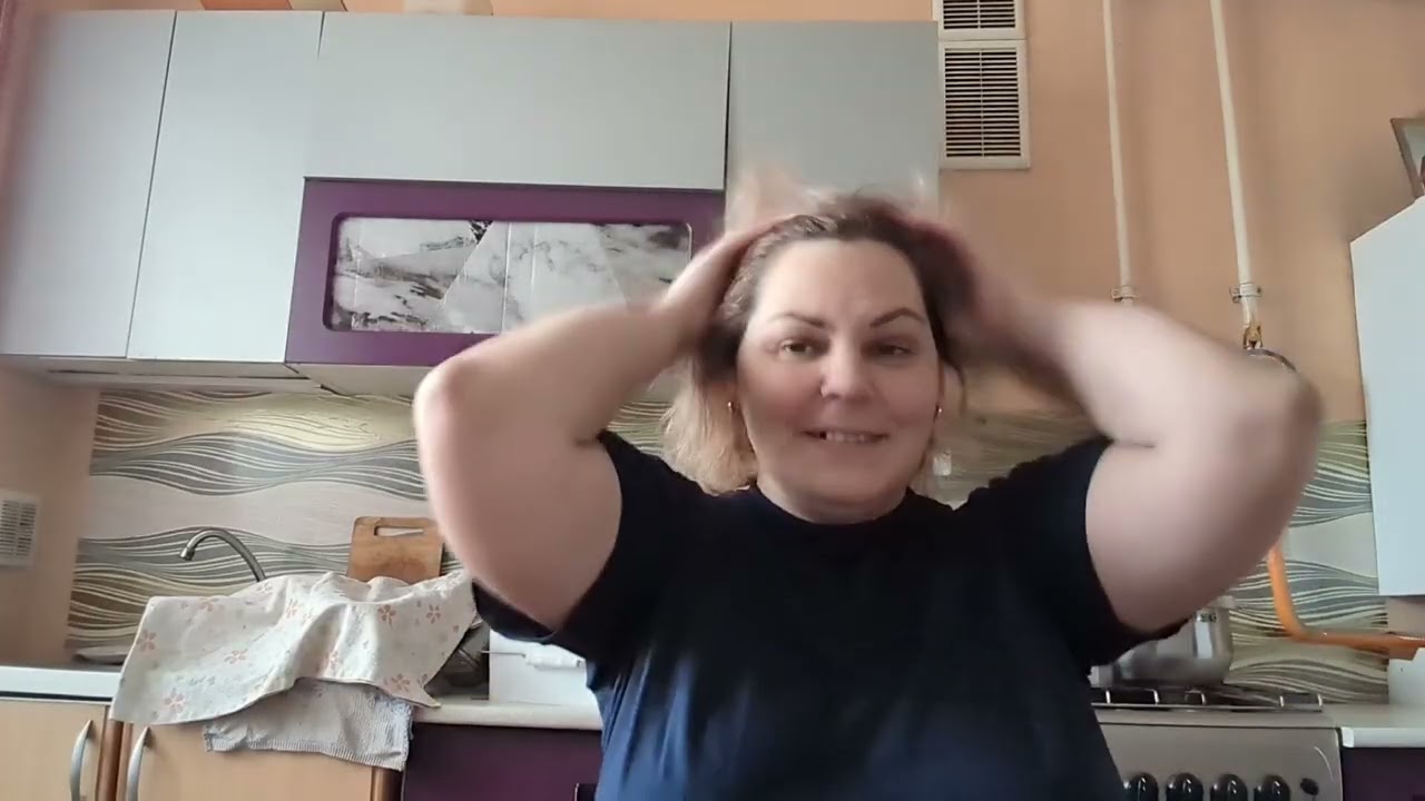 Жизнь в деревне.Коты на стрёме.