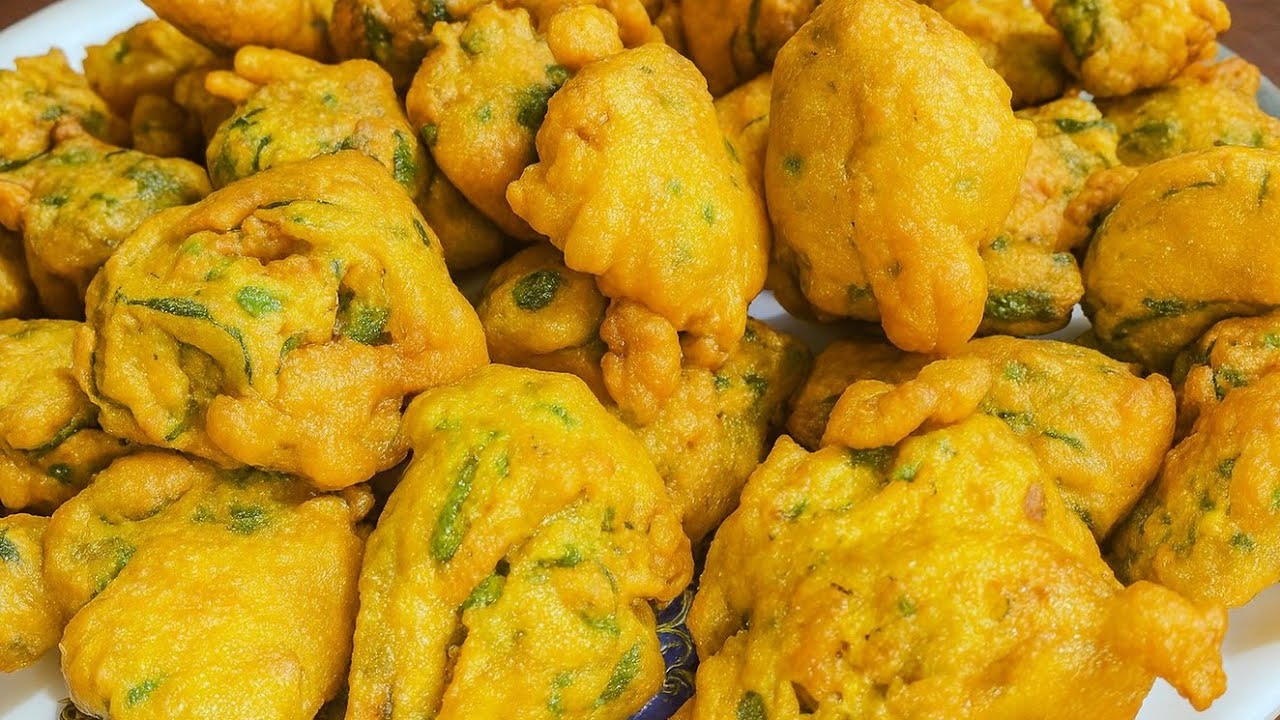 చలికాలంలో వేడి వేడిగా మెత్తని పకోడీలు 😋 టీకి పర్ఫెక్ట్ కాంబినేషన్! | How To Make Pakodi In Telugu |