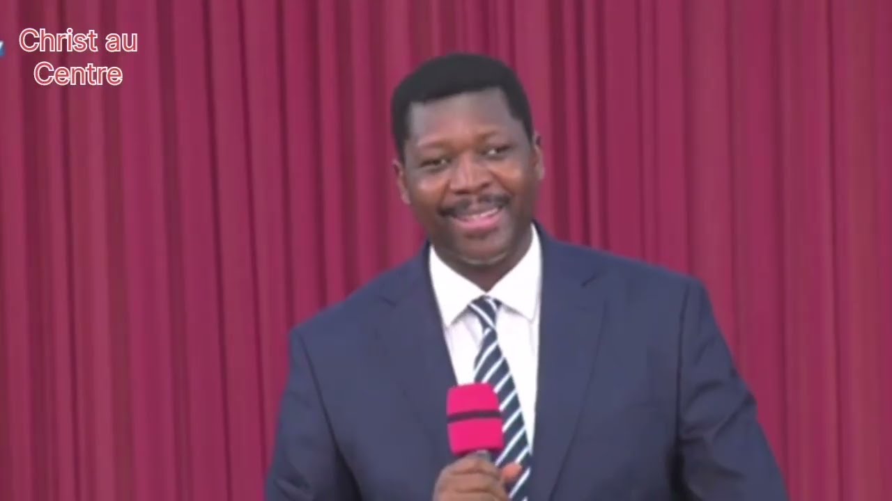 La prédication et la prière de l'evangeliste Noumonvi Paul Dodji. 