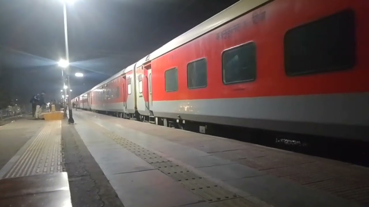 :RAMPURHAT STATION PAR SUPERFAST EXPRESS ENTRY 🚆 🔥#viral 