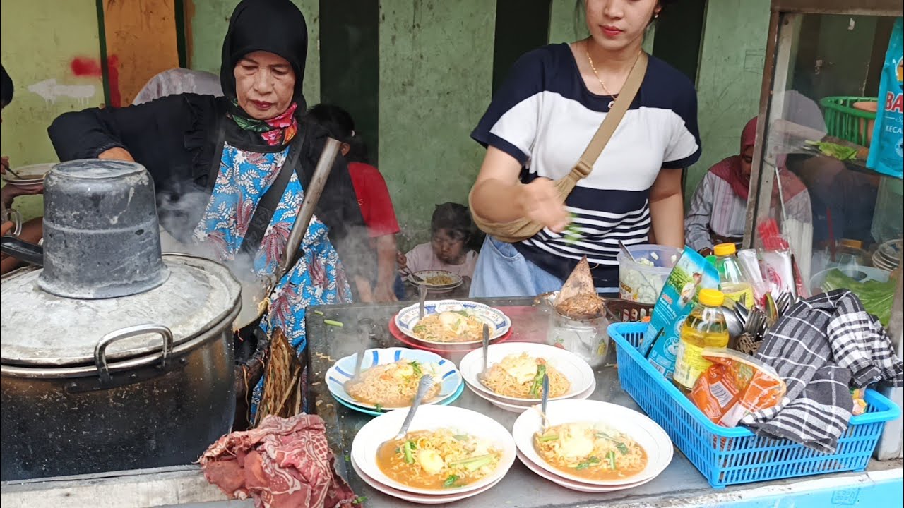 Cuma jualan mie nyemek tapi yang beli sampai antri ‼️
