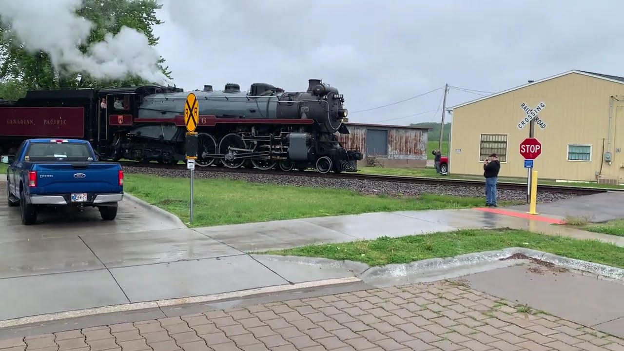 CP 2816 The Empress in Clinton IA