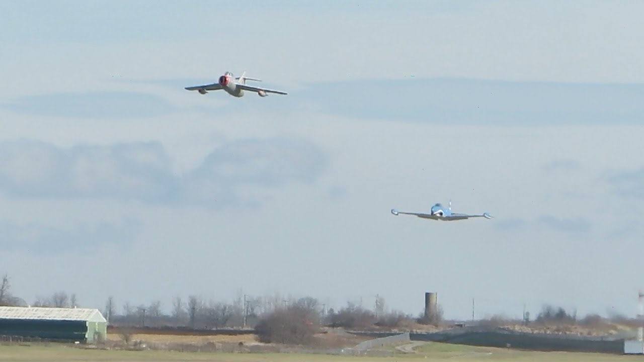 Waterloo Warbirds MiG-15 T-33 L-29 Remembrance Day Takeoff at Waterloo International Airport | YKF