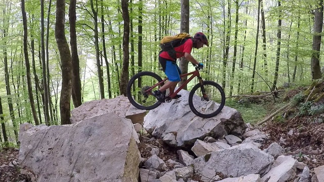 Mountainbike Fahrtechnik am Trail, Spitzkehren, Stufen und mehr