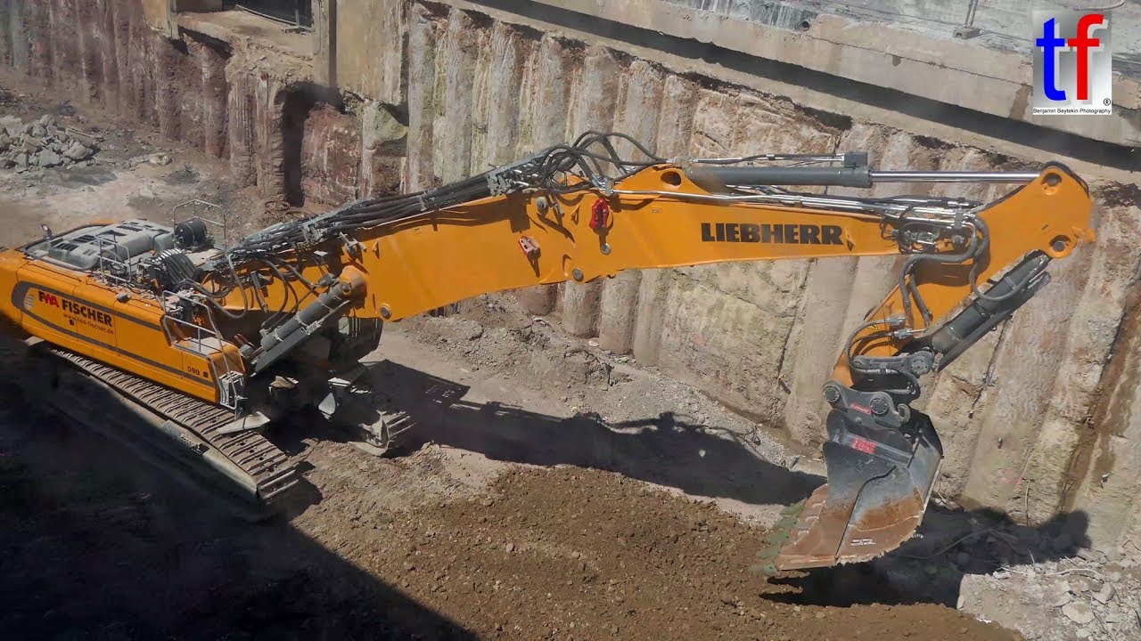 **Stuttgart 21** LIEBHERR R 960 demolition w. Hammer & Bucket / Löffel, Germany, 13.06.2017.