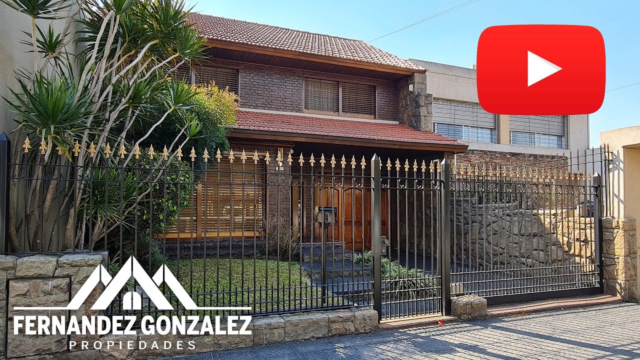 Chalet de 5 Ambientes con fondo, piscina y quincho en Banfield.