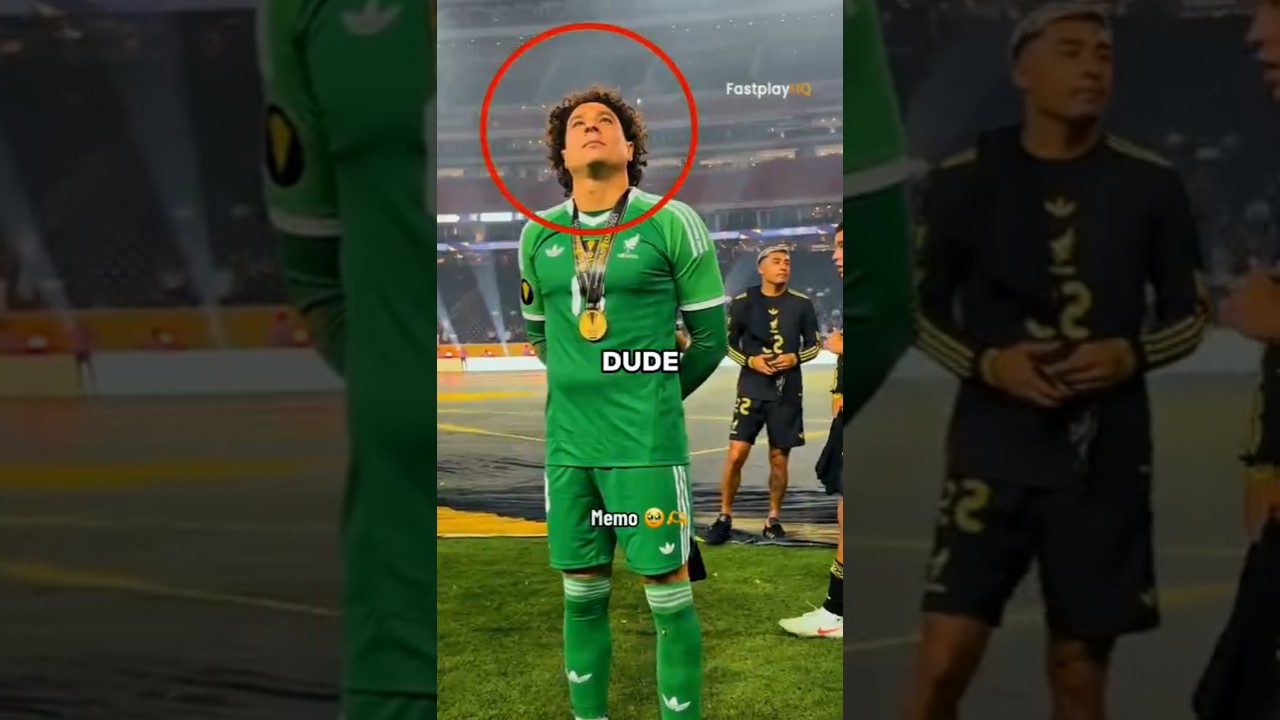 Every 4 years Ochoa turns into Spider-Man 🕷️🧤🇲🇽