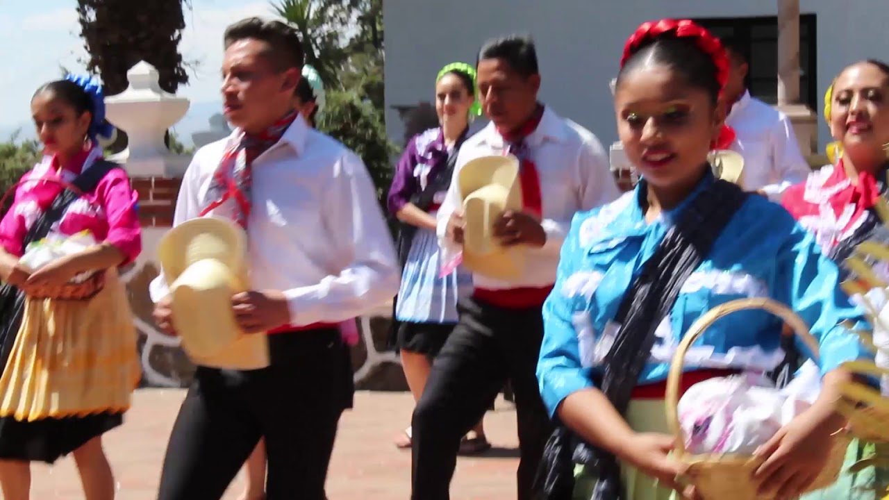 Bailes Otomíes en la Festividad del Torito a San Andrés, ESCEN-CIA MESTIZA