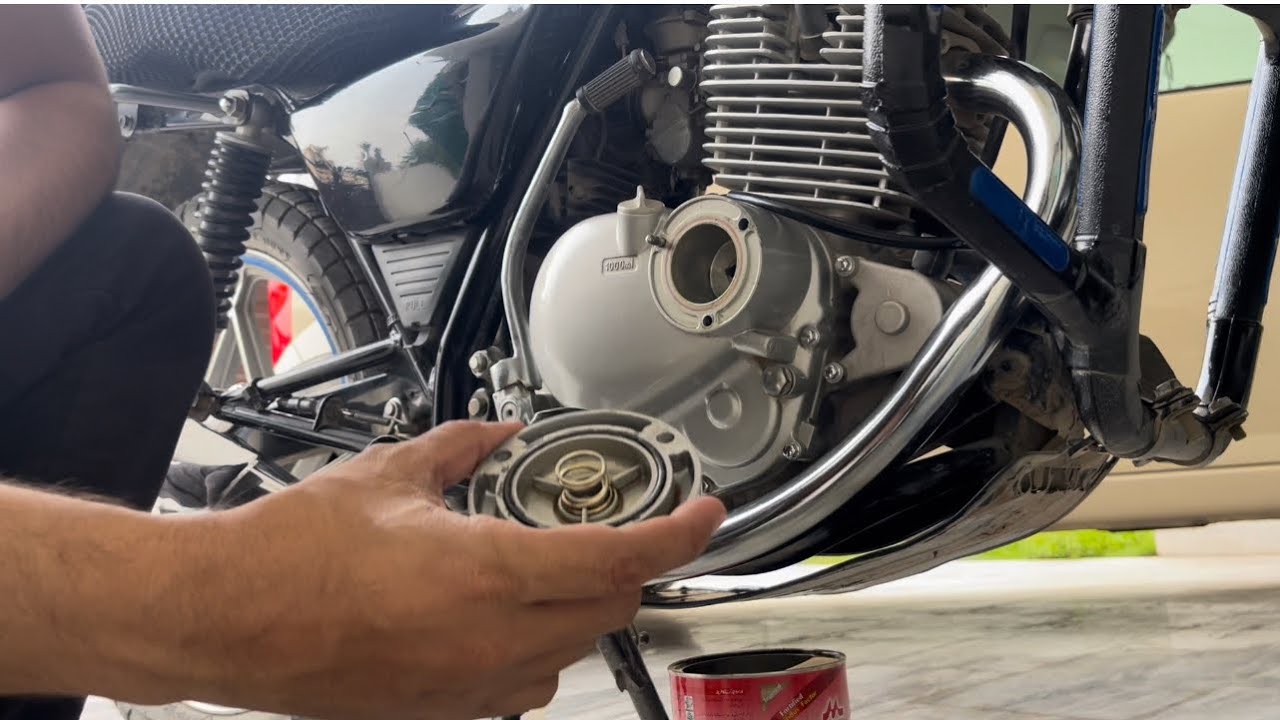 Best Engine Oil For GS 150 | GS 150 Engine Oil | Engine Oil Change At Home | Liqui Moly 10w-40
