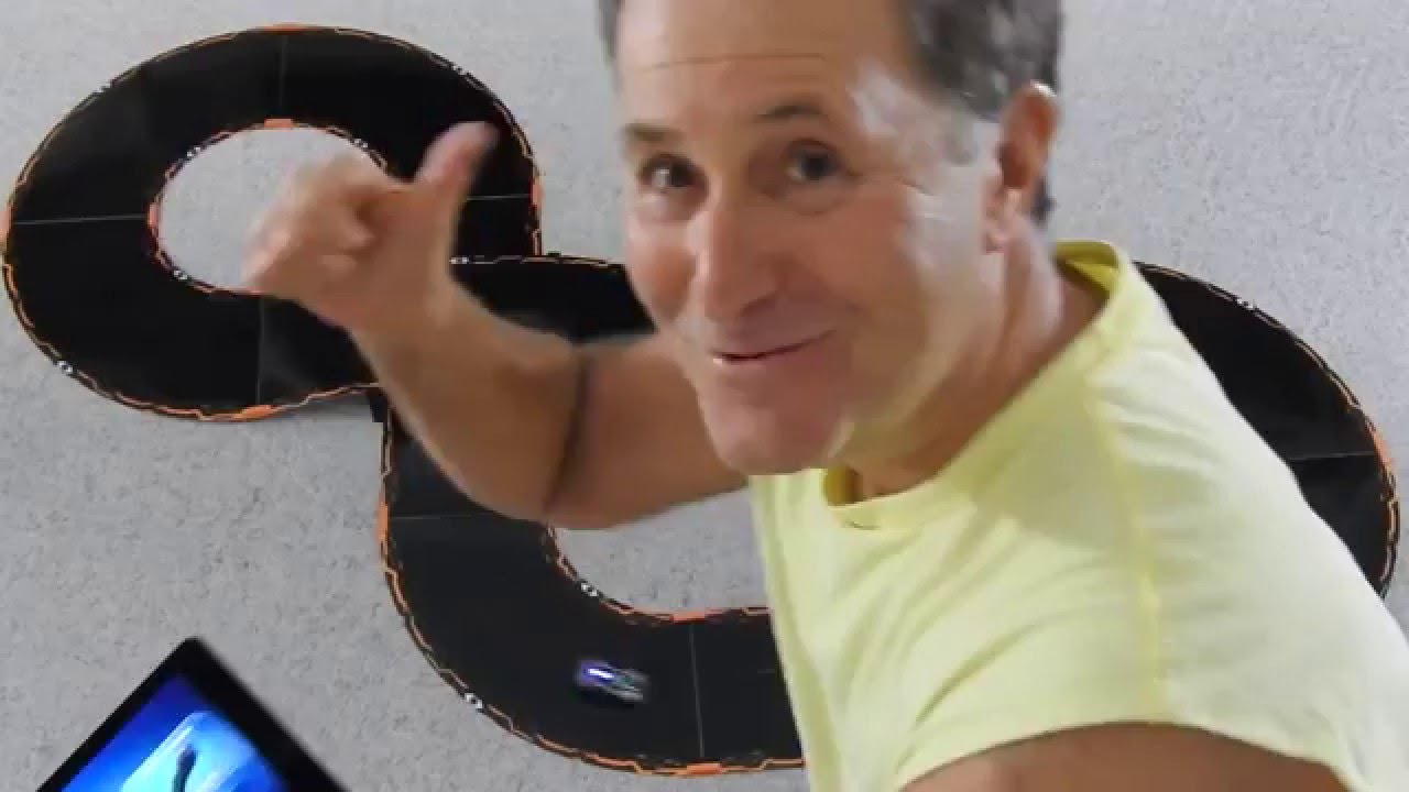 Anki Overdrive Unboxing, Setup and Gameplay!