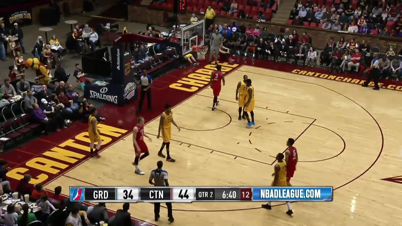 Eric Moreland with 4 Blocks against the Drive