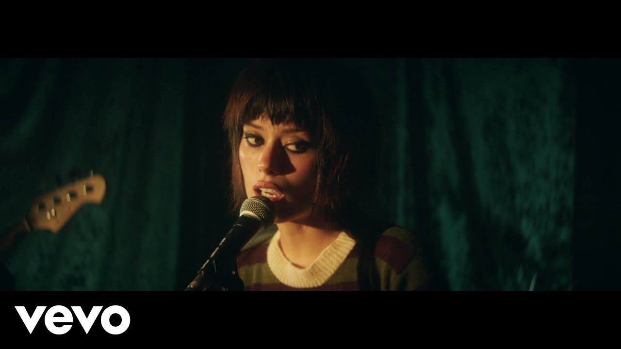 Alissic - Piano (Official Video)