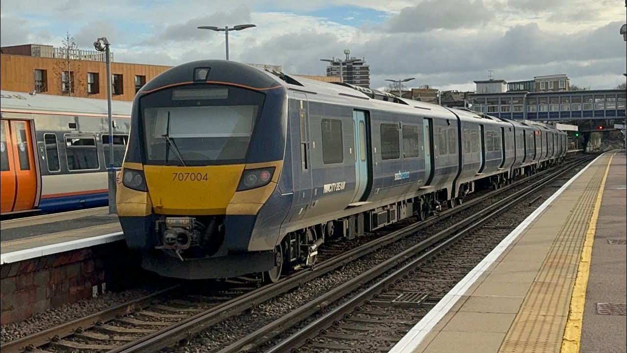 Trains at New Cross, SEML, 20/12/23