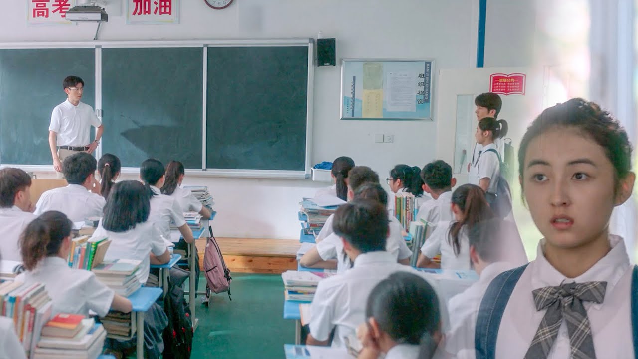 ครูดุสาวเรียนอ่อนมาสาย ไม่รู้ว่าเธอคืออัจฉริยะที่สอบได้เต็ม!