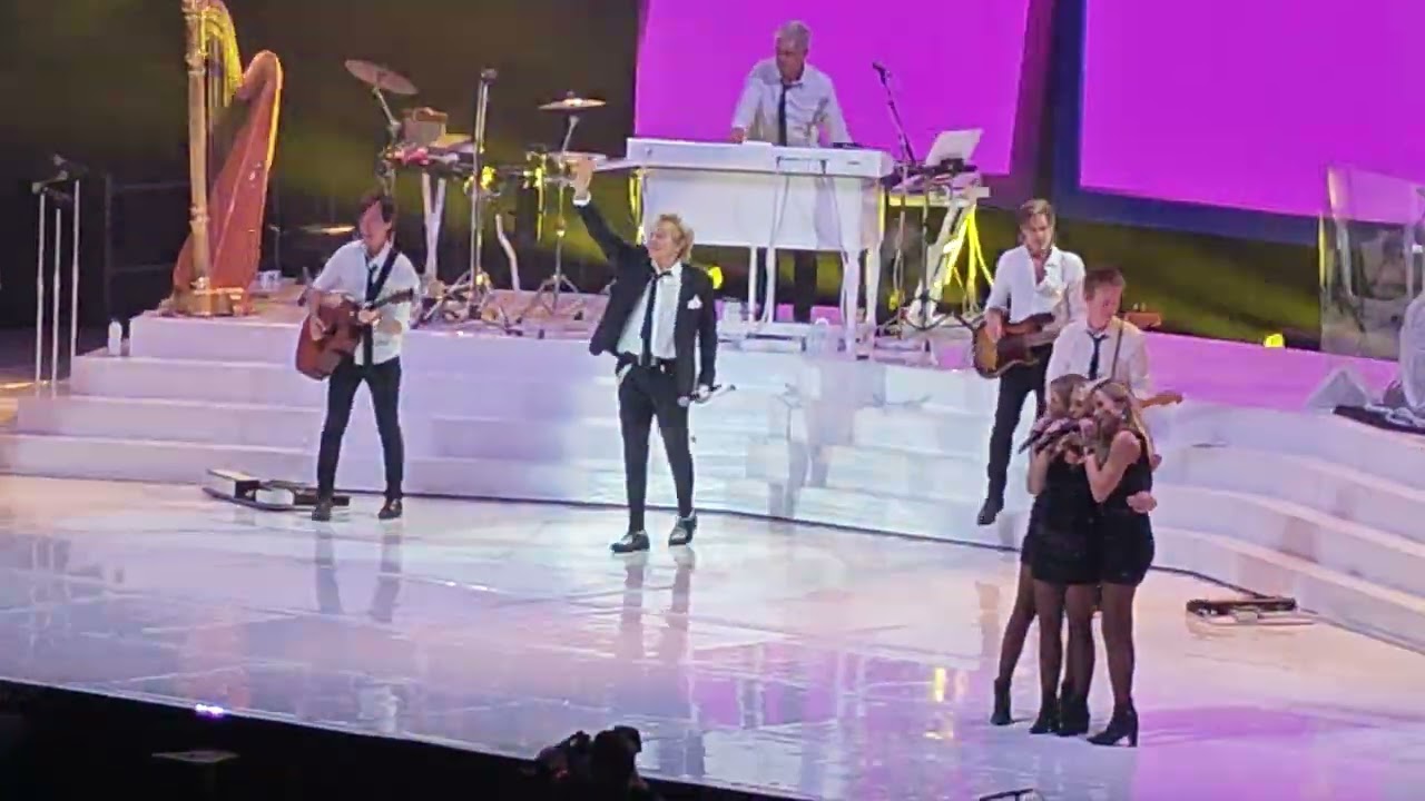Rod Stewart - Finał koncertu: Da Ya Think I'm Sexy ? + Sailing