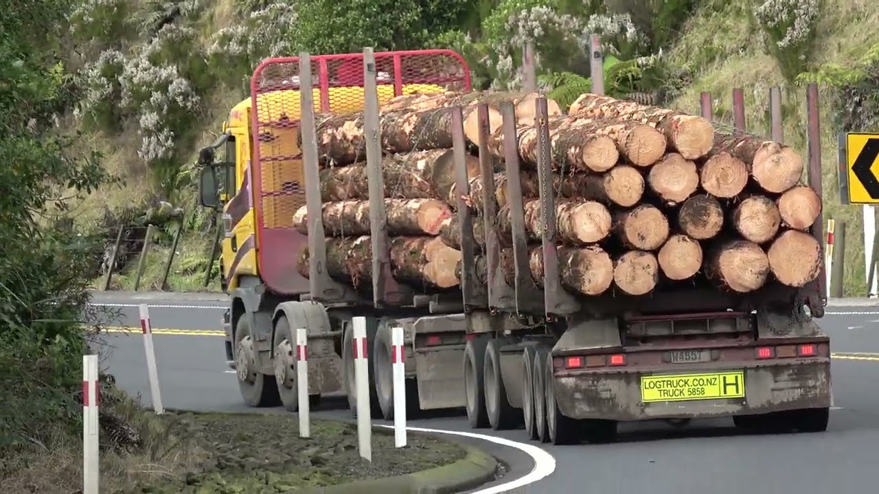 Trucking up the Kaimai Ranges, New Zealand, June 2023 P-1