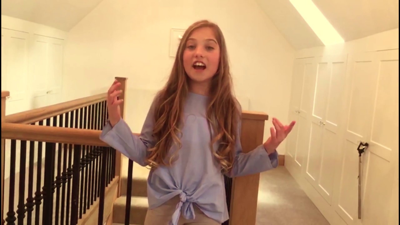 Singing To YouTube Fans For The First Time, So Scared! | Rosie McClelland