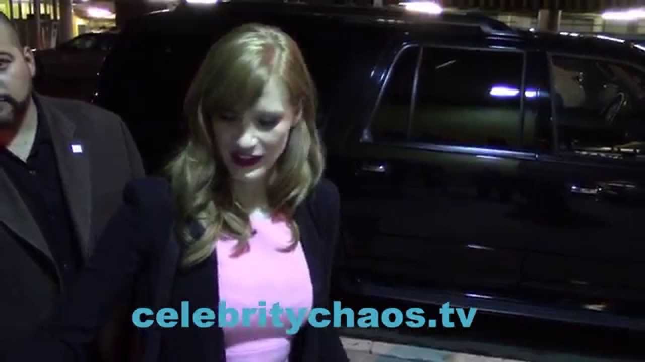 Jessica Chastain helps fan get Anne Hathaway's Autograph