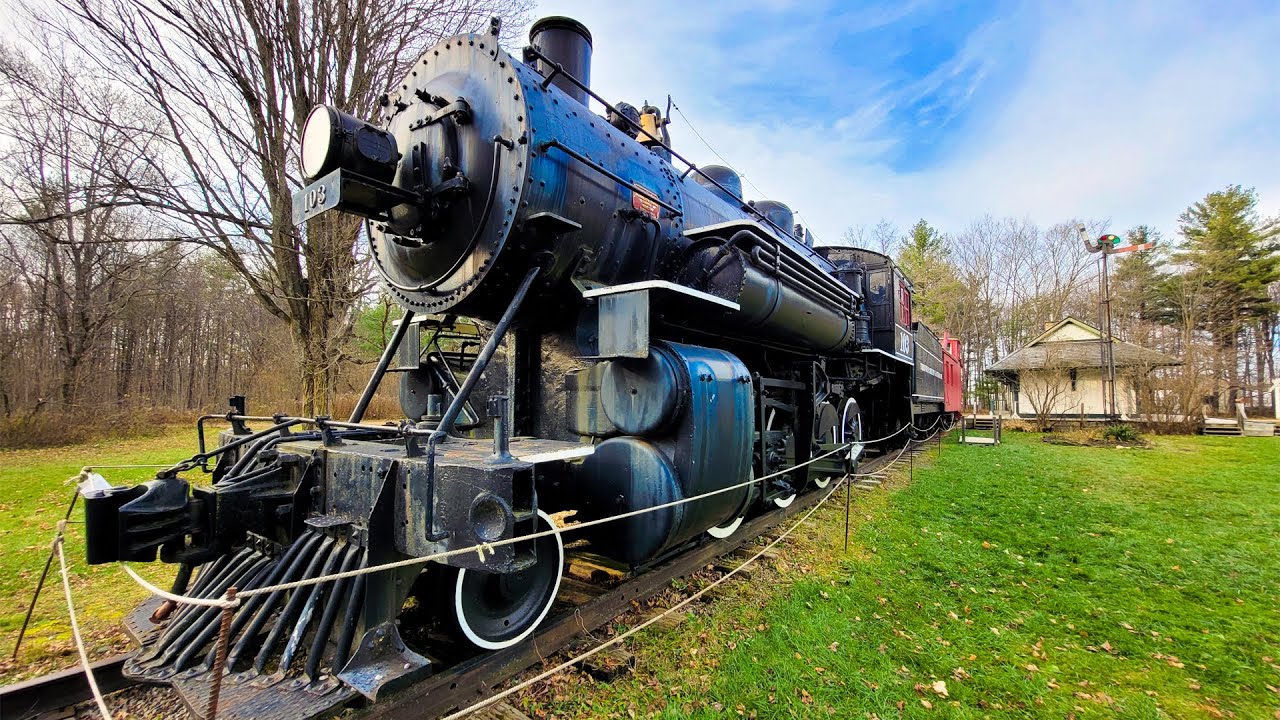 Hiking through Westfield Heritage Village Conservation Area