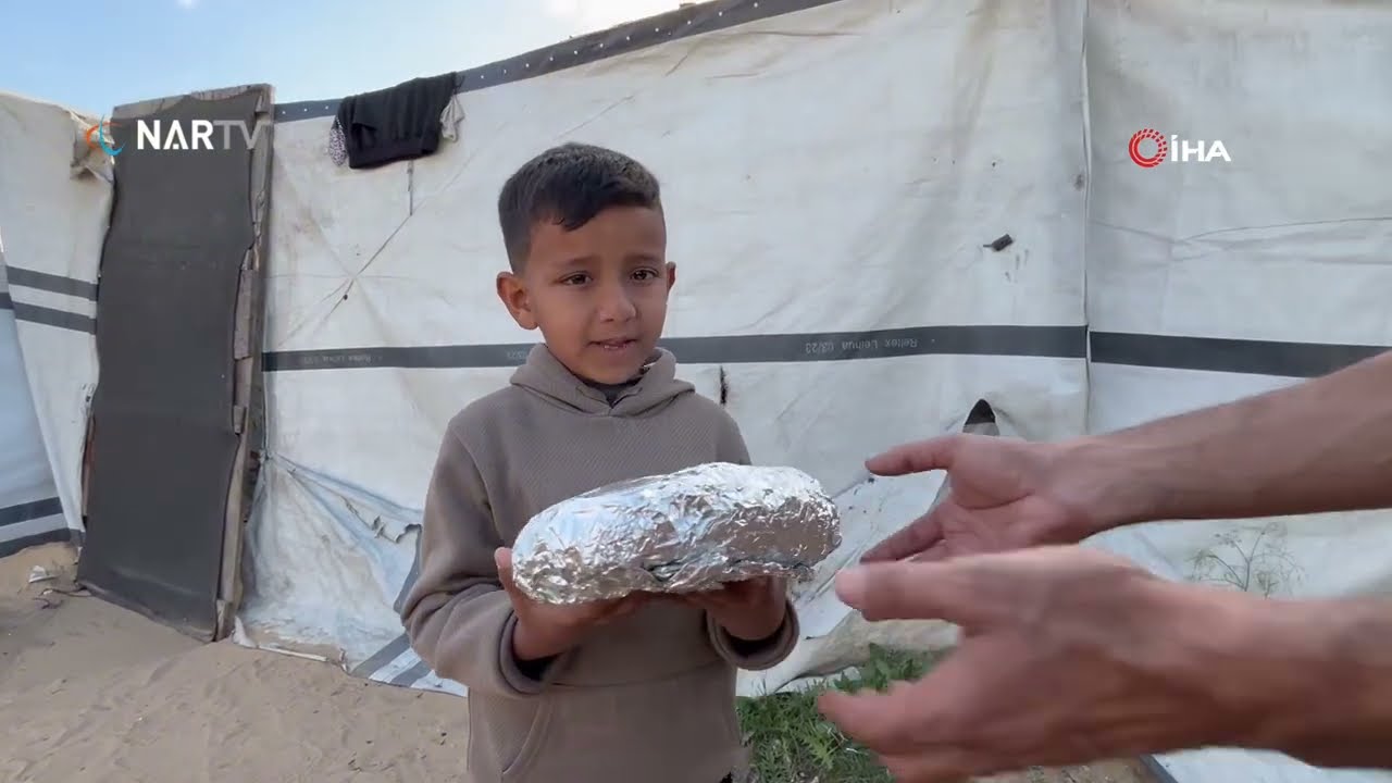 Türkiye’den Gazze’ye iftar sofraları: Çadır kentteki çocuklardan Türkiye’ye teşekkür.