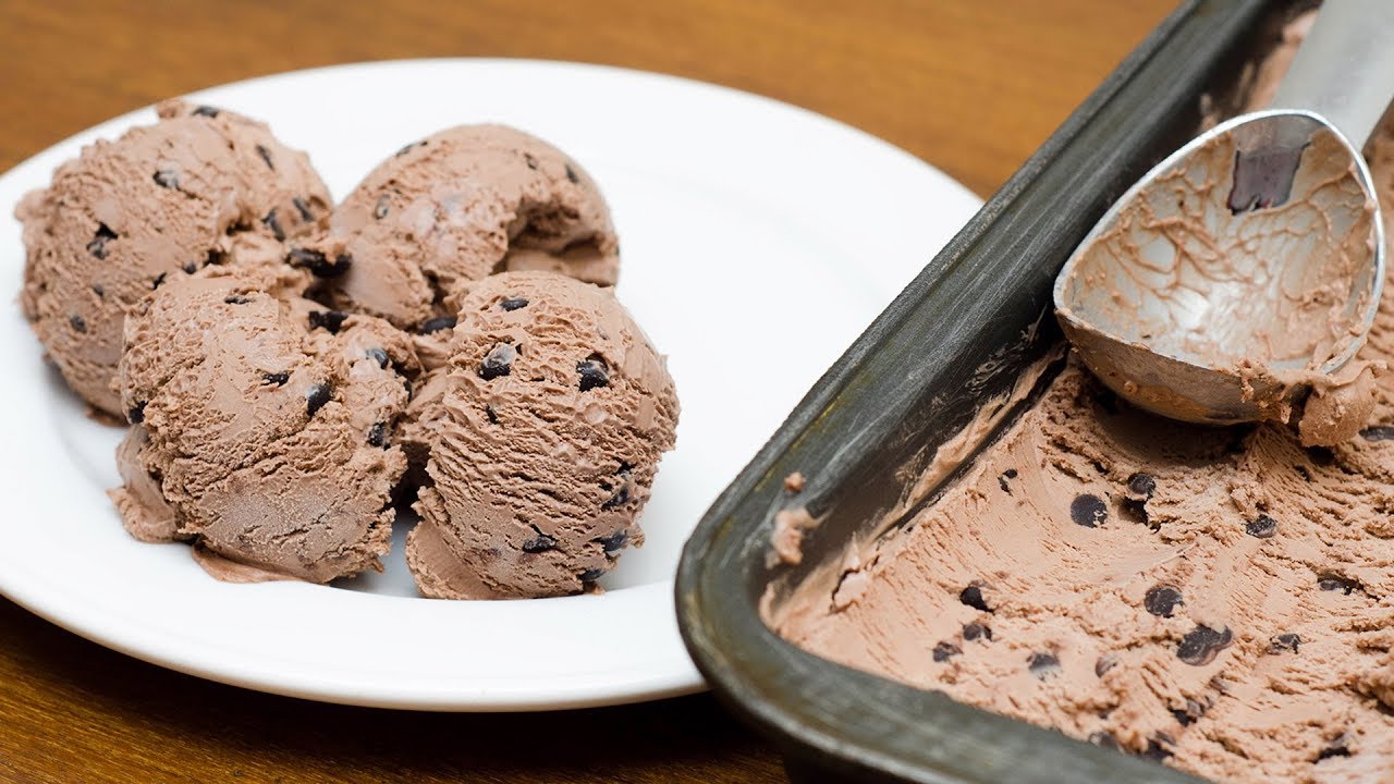 HOMEMADE CHOCOLATE ICE CREAM RECIPE | EGG LESS | NO ICE CREAM MACHINE