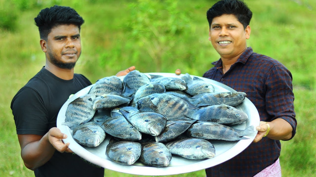 KARIMEEN POLLICHATHU | Kerala Style Fish Fry In Banana Leaf | Cooking Skill Village Food Channel