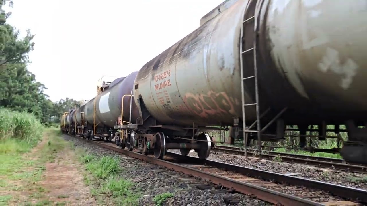 Trem carregado  Passando por Boeno  de Andrada SP