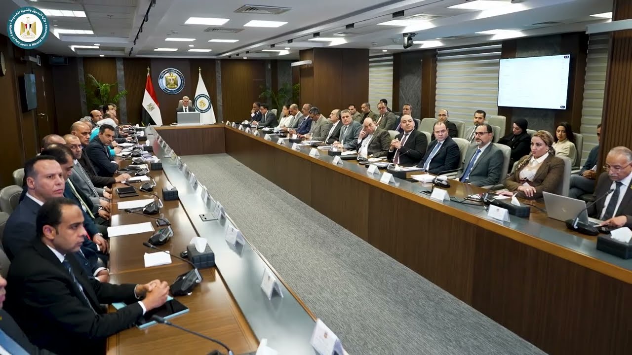 ميناء الحمراء البترولي يبدأ نشاط تخزين وتداول البترول الخام لحساب الغير...