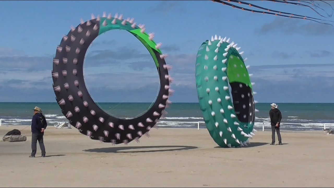 Aquiloni a Pinarella di Cervia 1° Maggio 2016   Full HD
