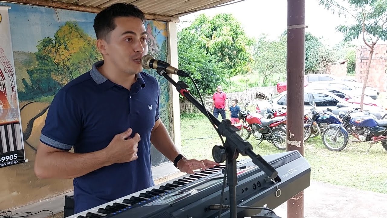 GILDENES ARAÚJO E SEUS TECLADOS AS MELHORES SERESTA AO VIVO NO RAIMUNDO MONZAR EM URUOCA CEARÁ