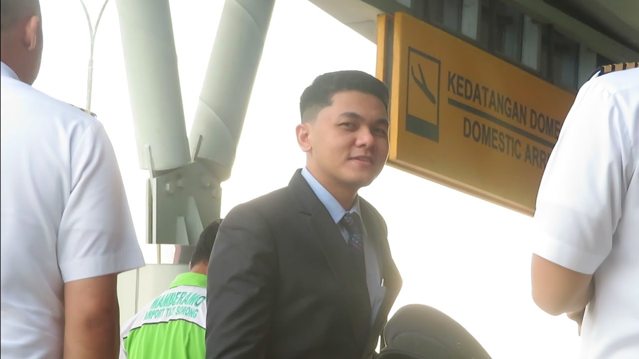 Pramugara Handsome Garuda Indonesia