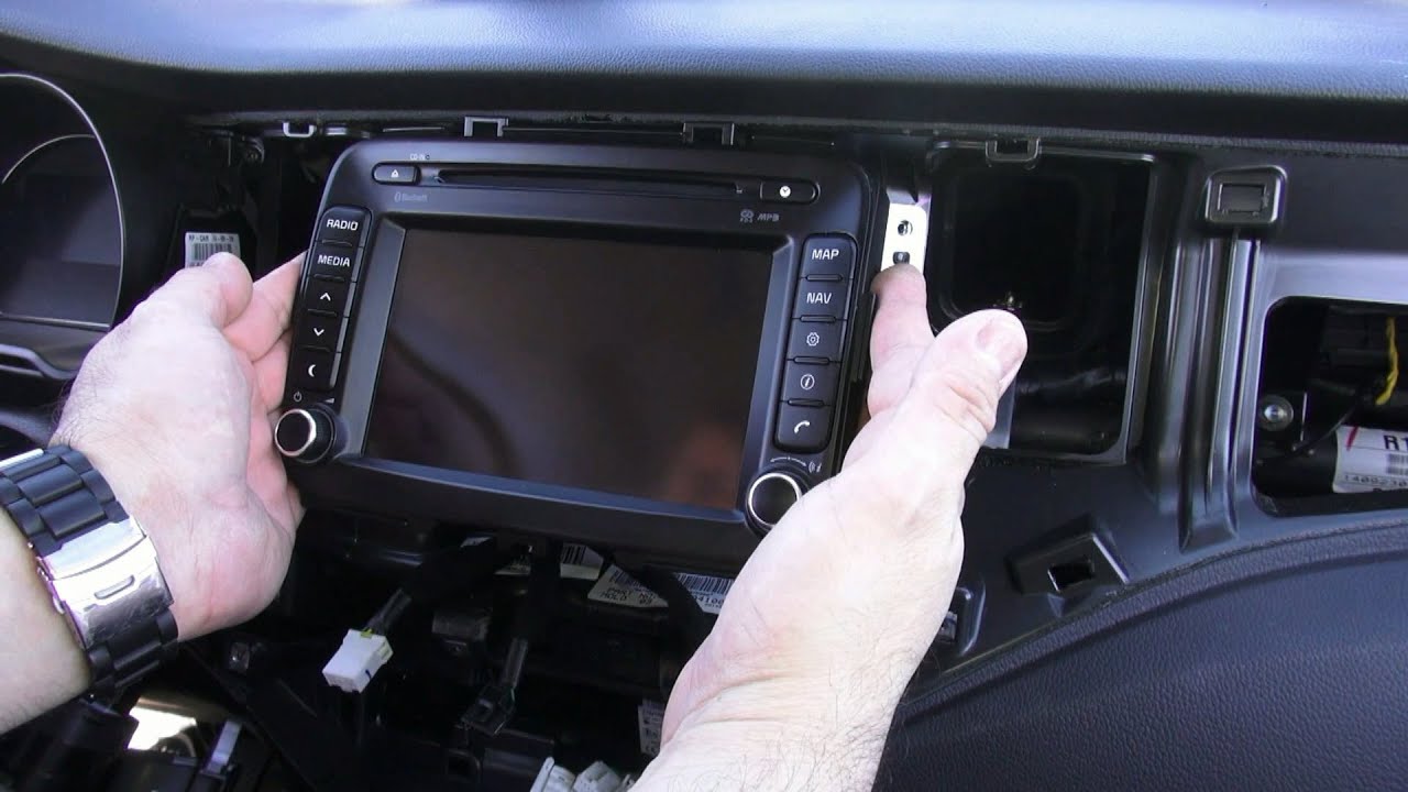 KIA  CARENS 2013.   EXTRACCIÓN DEL  NAVEGADOR - VÍDEOS JEVIBE