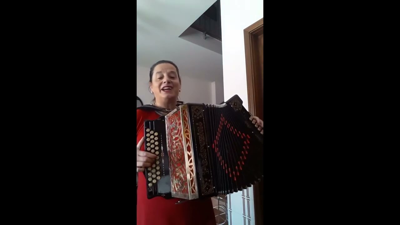 Canarinha apresentando mais uma música fantástica que só esta artista consegue tocar.