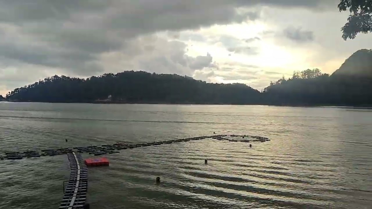 Vibes telaga ngebel menjelang senja