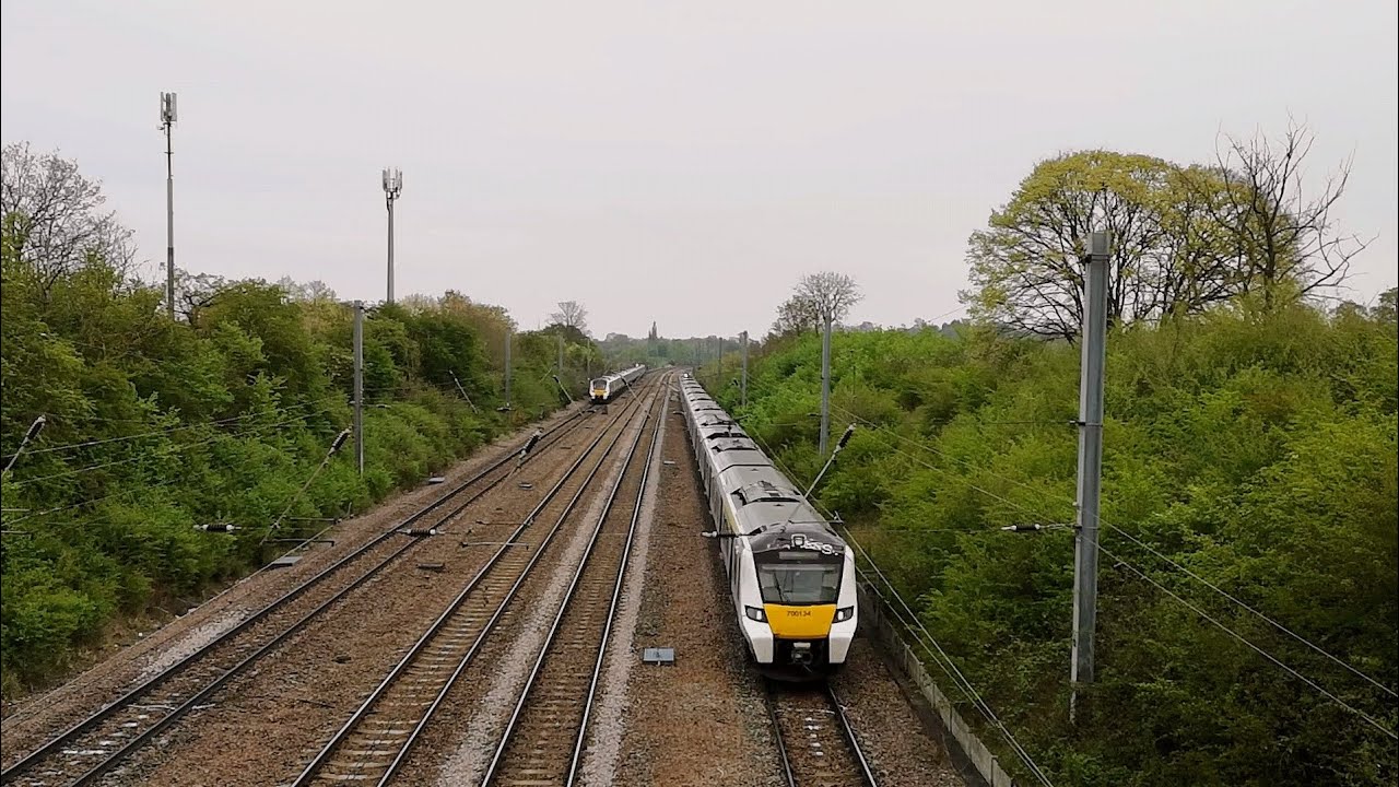 Thameslink Class 700 (700134) arriving at St Neots with Tones & crossing 700120 departing North