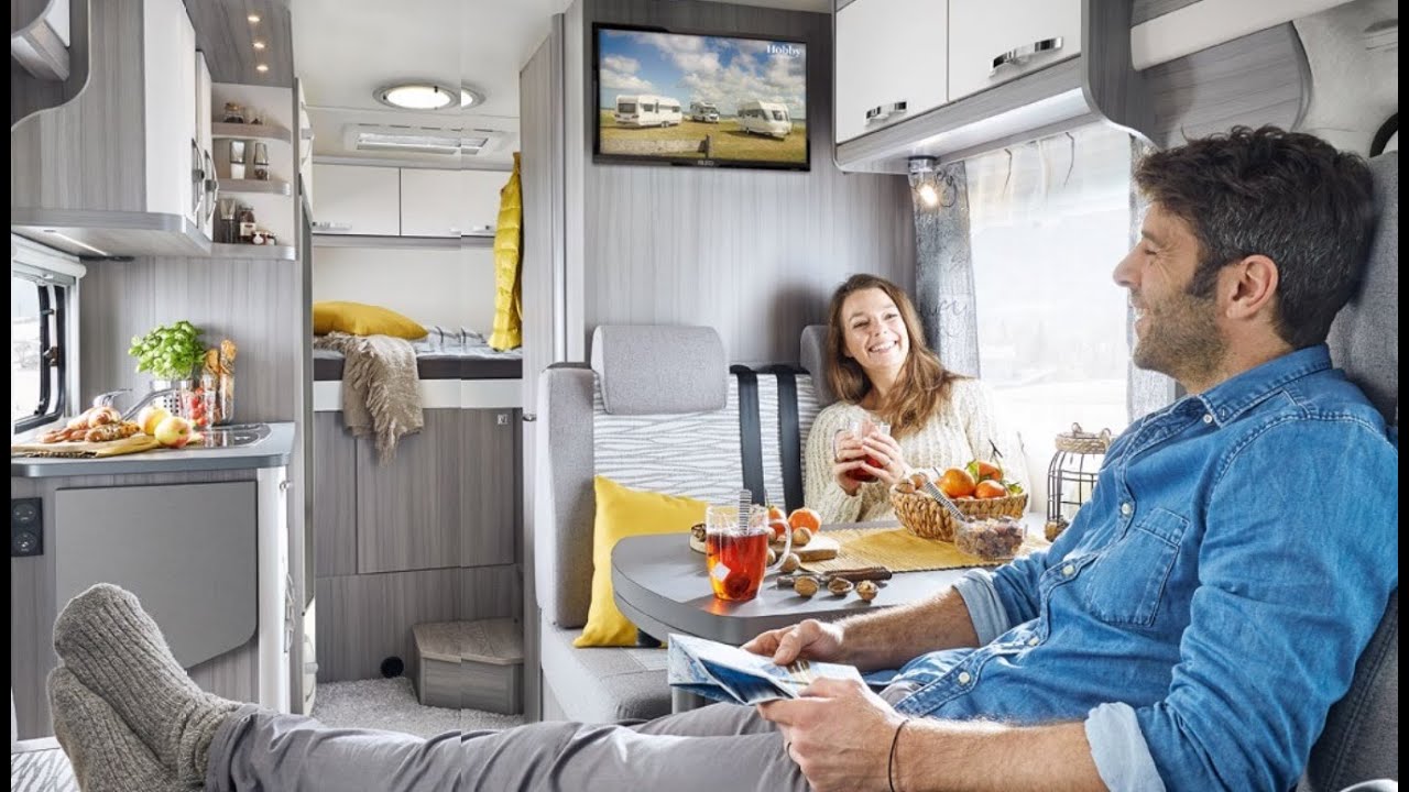 Luxus Hobby: Wohnmobil Optima Deluxe T65 FL teilintegrierter Ducato im Rundgang