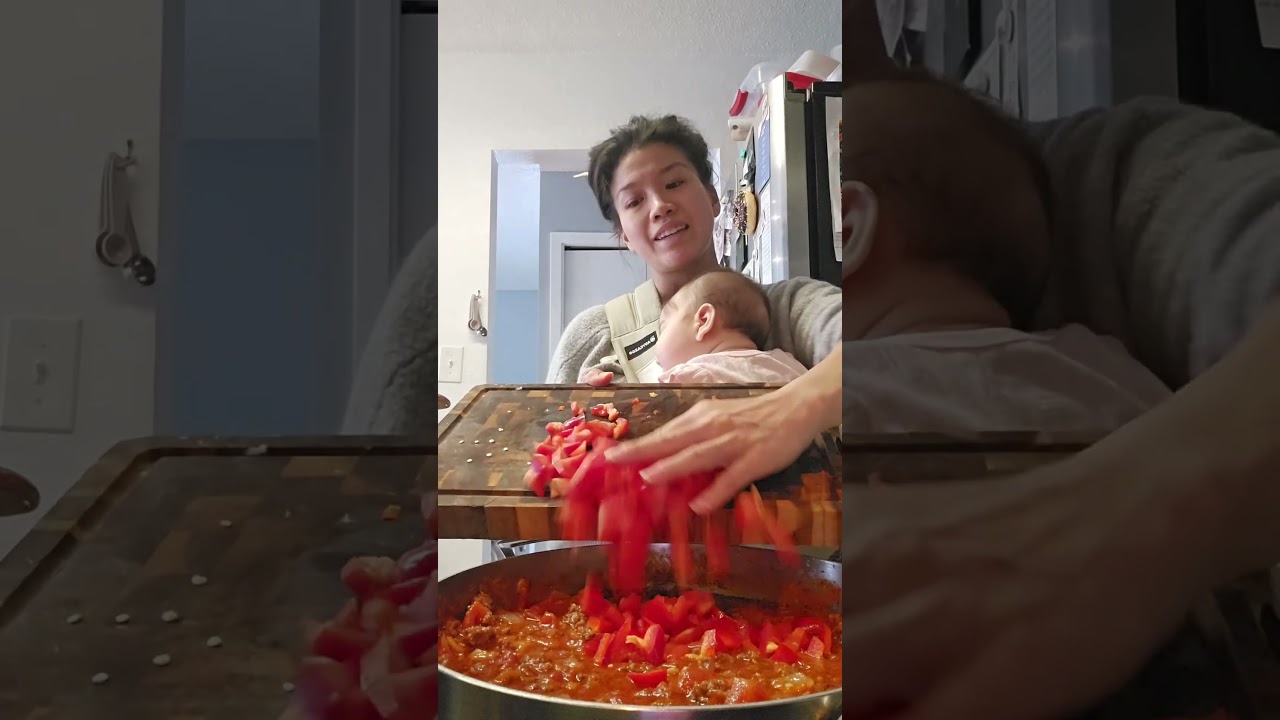 Готовлю спагетти с моим 6-месячным малышом 
